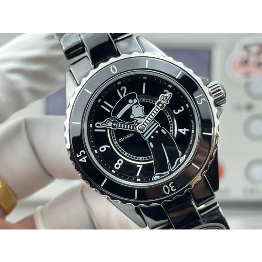 Channel Mademoiselle Reference H7481 | A limited edition white ceramic