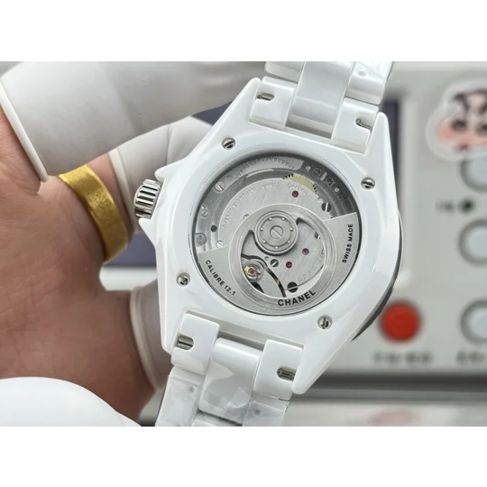 Channel Mademoiselle Reference H7481 | A limited edition white ceramic
