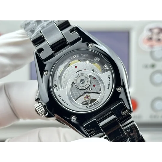 Channel Mademoiselle Reference H7481 | A limited edition white ceramic