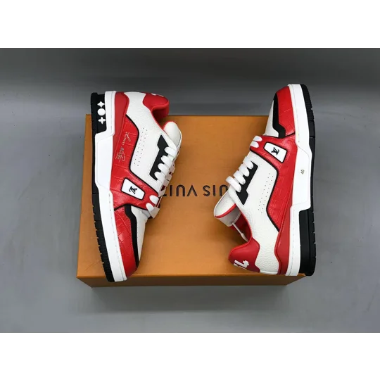 1AIWI9 LV Trainer Sneaker