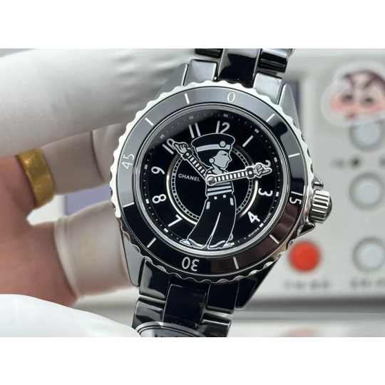 Channel Mademoiselle Reference H7481 | A limited edition white ceramic