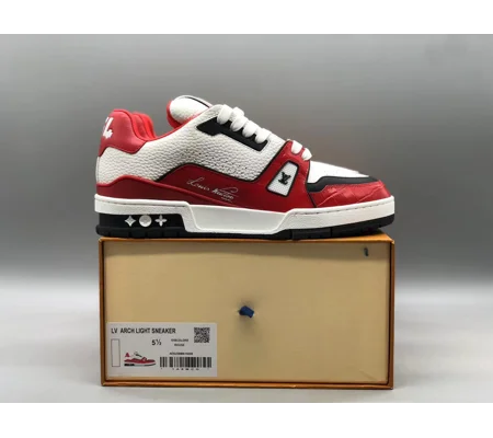 1AIWI9 LV Trainer Sneaker