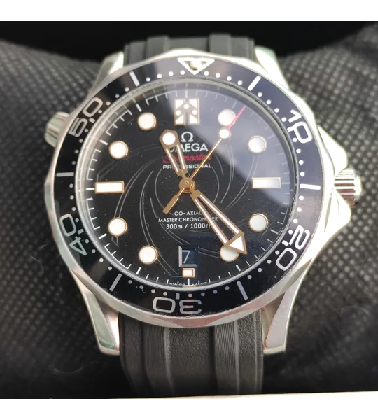 Omega Seamaster Diver 300 M MINT COMPLETE SET Seamaster Diver 300M "James Bond" Black Dial Rubber 21