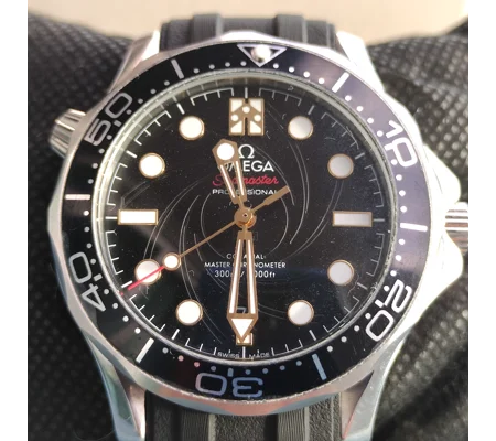 Omega Seamaster Diver 300 M MINT COMPLETE SET Seamaster Diver 300M "James Bond" Black Dial Rubber 21