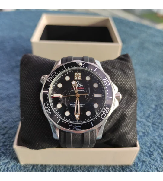 Omega Seamaster Diver 300 M MINT COMPLETE SET Seamaster Diver 300M "James Bond" Black Dial Rubber 21