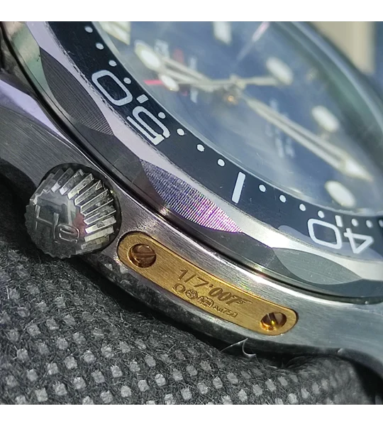 Omega Seamaster Diver 300 M MINT COMPLETE SET Seamaster Diver 300M "James Bond" Black Dial Rubber 21