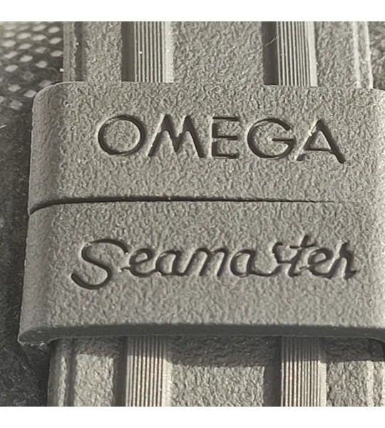 Omega Seamaster Diver 300 M MINT COMPLETE SET Seamaster Diver 300M "James Bond" Black Dial Rubber 21