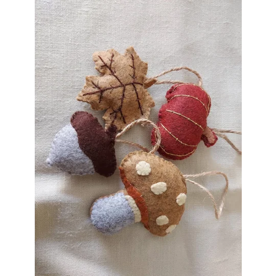 Leaf Felt Hanging Decoration