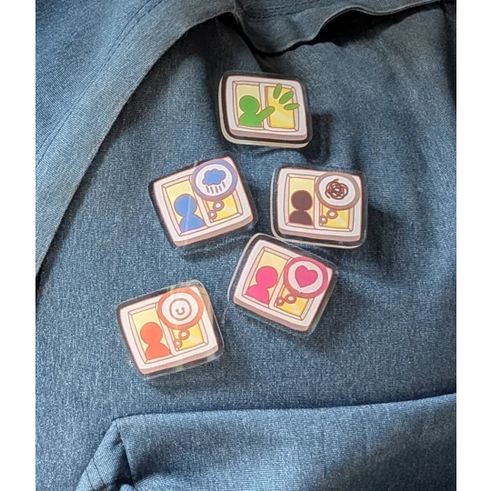 Pins Tomodachi Triste