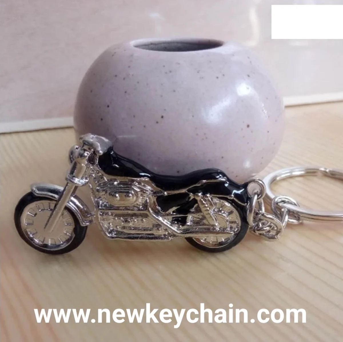 Oldschoolmotorcyclekeychain 1788555432028