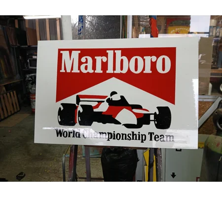 Malbororo racing sign