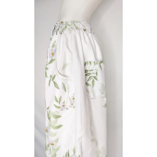 cropped trousers / culottes shorts: Reworked size 14, buzzy bees