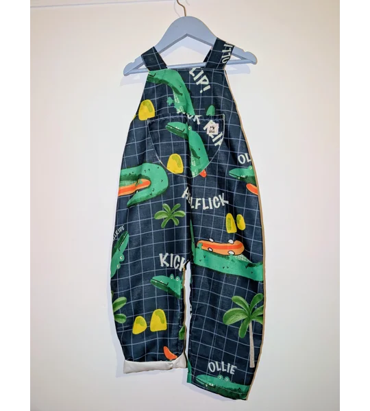Adorable crocodile Dungarees for your Stylish Toddler (3-4 years)"