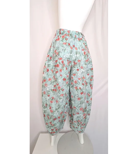 Reworked barrel Leg Trousers: Size 16, poppy field