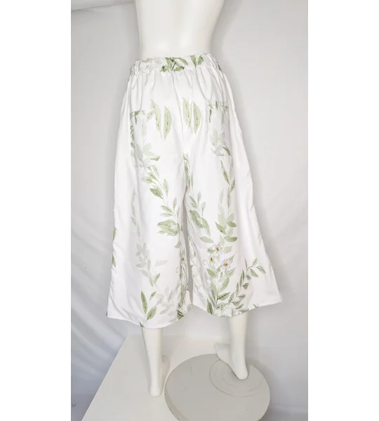 cropped trousers / culottes shorts: Reworked size 14, buzzy bees