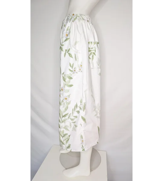 cropped trousers / culottes shorts: Reworked size 14, buzzy bees