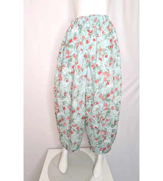 Reworked barrel Leg Trousers: Size 16, poppy field