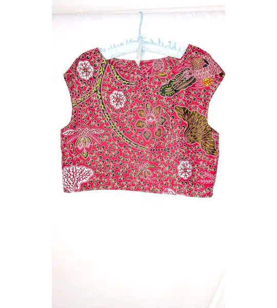 Crop t-shirt style top: fushia peacock ethnic pattern, Size 18