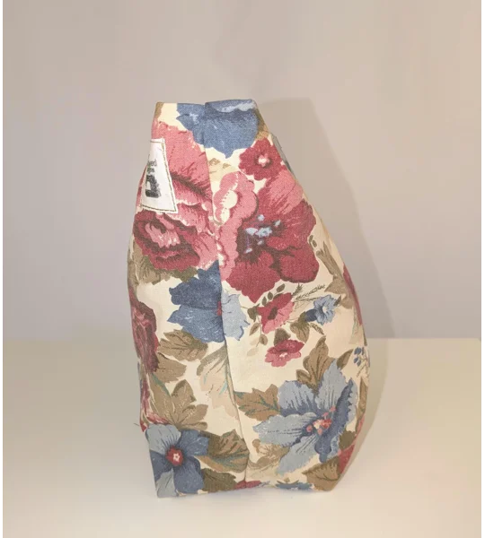 Vintage Floral Print cosmetics Bag: Upcycled Boho Chic