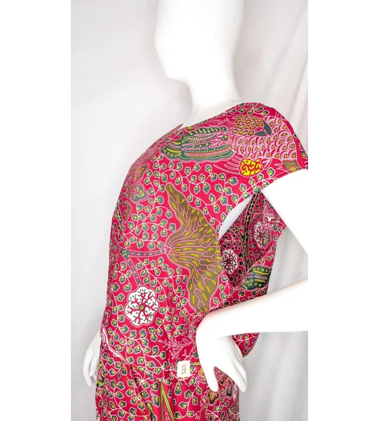 Crop t-shirt style top: fushia peacock ethnic pattern, Size 18