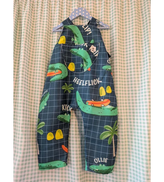 Adorable crocodile Dungarees for your Stylish Toddler (3-4 years)"