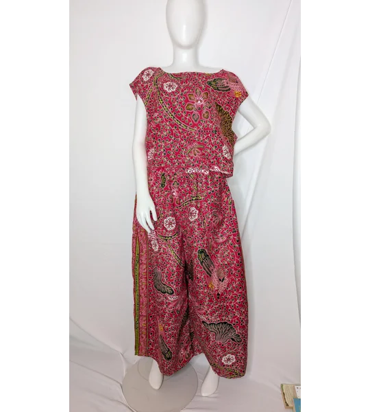 Crop t-shirt style top: fushia peacock ethnic pattern, Size 18