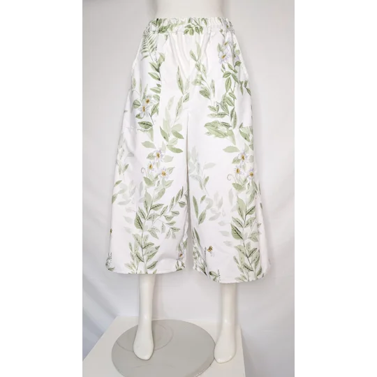 cropped trousers / culottes shorts: Reworked size 14, buzzy bees