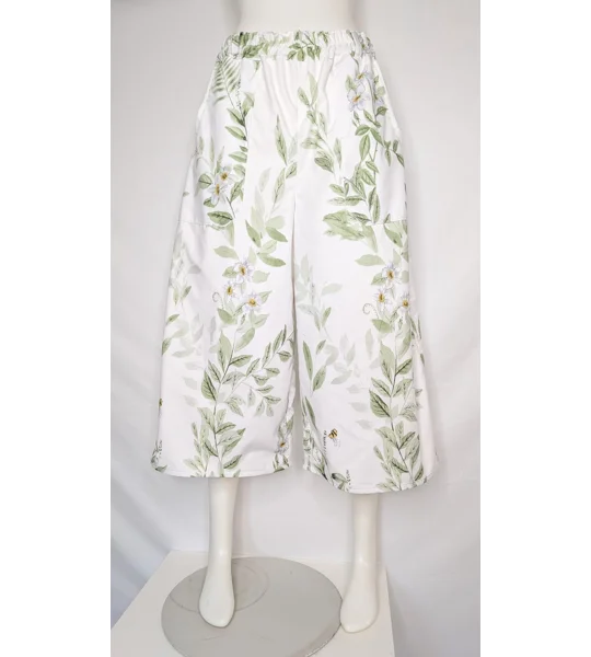 cropped trousers / culottes shorts: Reworked size 14, buzzy bees