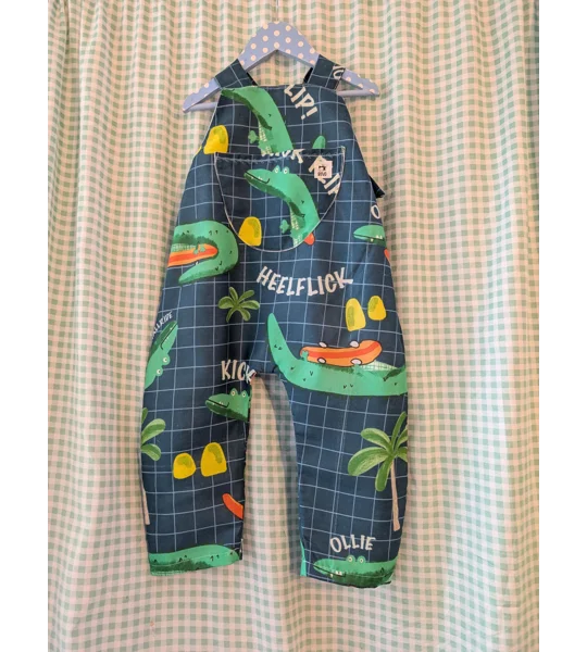 Adorable crocodile Dungarees for your Stylish Toddler (3-4 years)"