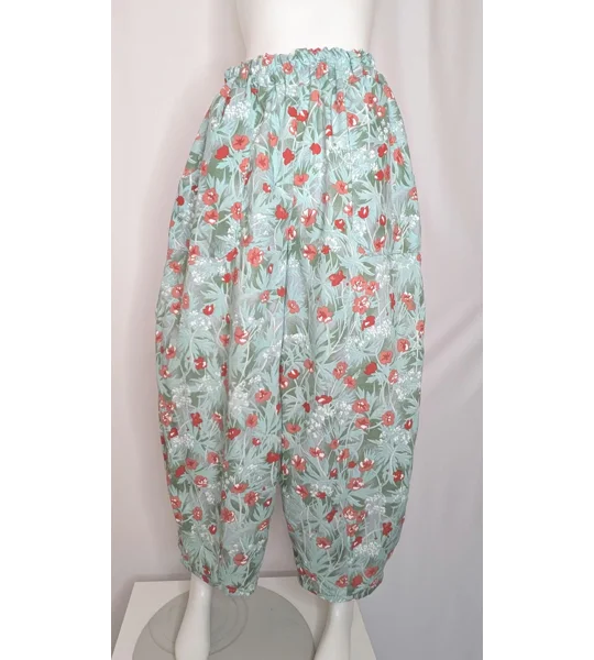 Reworked barrel Leg Trousers: Size 16, poppy field