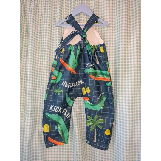 Adorable crocodile Dungarees for your Stylish Toddler (3-4 years)"