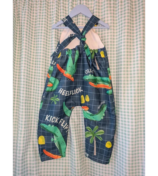 Adorable crocodile Dungarees for your Stylish Toddler (3-4 years)"
