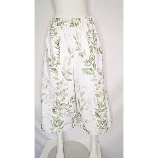 cropped trousers / culottes shorts: Reworked size 14, buzzy bees