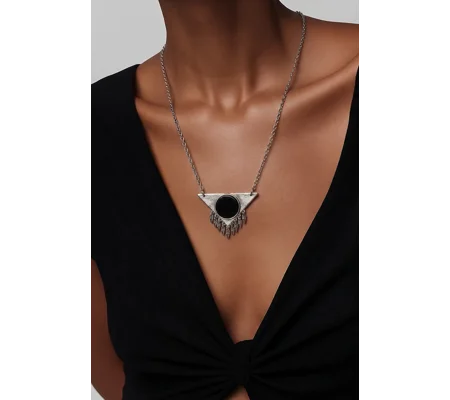 Black Geometry – Χειροποίητο Κολιέ με Μαύρο Μοτίφ