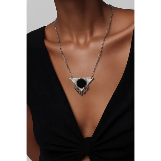 Black Geometry – Χειροποίητο Κολιέ με Μαύρο Μοτίφ