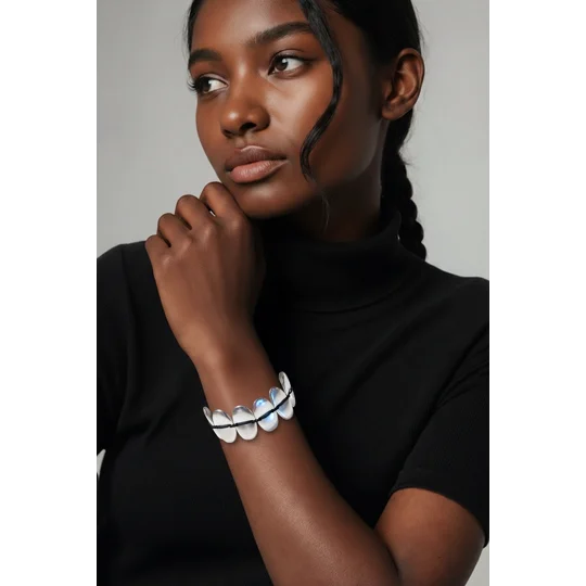Βραχιόλι με Ασημί Οβάλ Στοιχεία – Silver Oval Bracelet