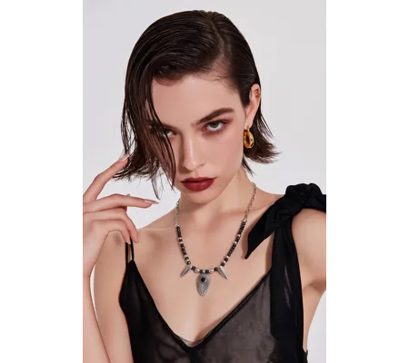 Κολιέ με Αιματίτη & Ασημί Στοιχεία | Hematite Necklace with Silver Details