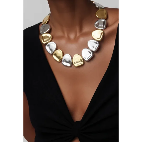 Duo Sculpt – Κοντό Κολιέ με Ασύμμετρα Στοιχεία / Duo Sculpt – Two-Tone Statement Necklace