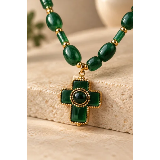Green Aura Cross – Μακρύ Κολιέ με Πράσινες Πέτρες και Σταυρό / Green Aura Cross – Long Green Gemston