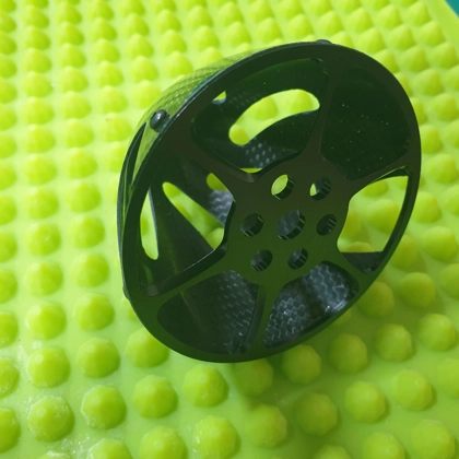 Lightweight carbon vented spinner