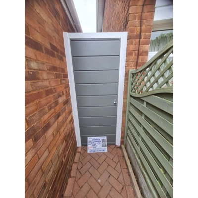 Modern Ribbed steel side gate