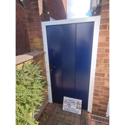 Modern Ribbed steel side gate