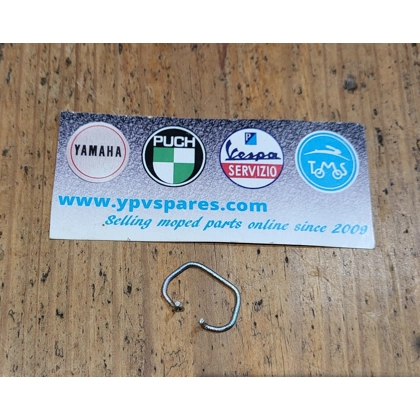 FS1/FS1E speedo cable retaining clip