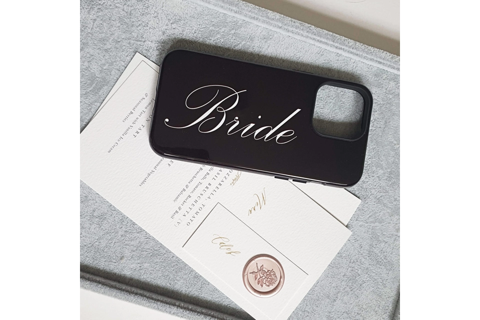 Glossy black bride phon..