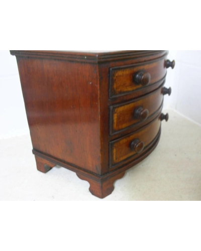 Georgian bowfront chest