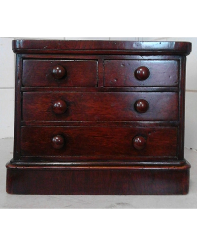 Victorian chest in mahogany
