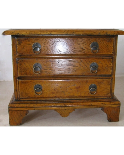 A Queen Anne period antique oak chest of drawers