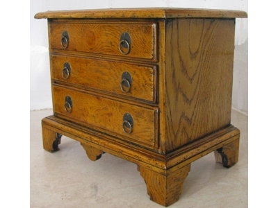 A Queen Anne period antique oak chest of drawers