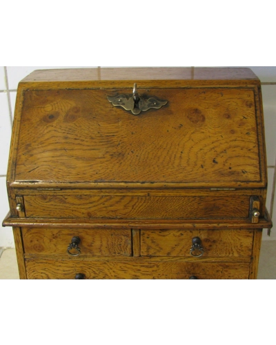 Queen Anne country made bureau with well