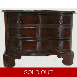 Chippendale Serpentine chest